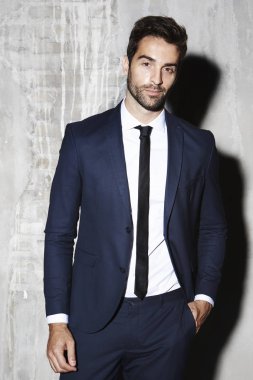 yakışıklı şık işadamı