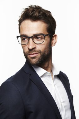 gözlük yakışıklı adam