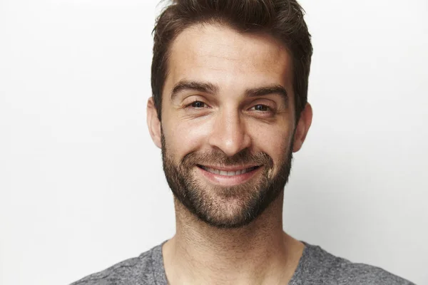 Homem com garanhão sorrindo — Fotografia de Stock