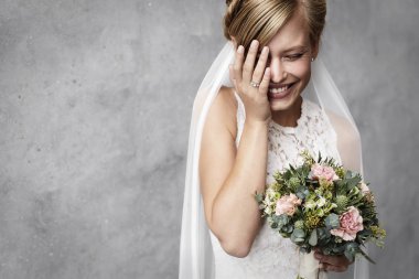 Komik gelin gülüyor