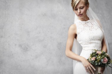 Çarpıcı sarı gelin 