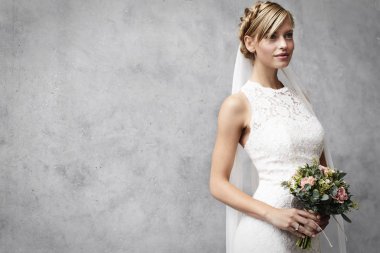 Çarpıcı sarı gelin 