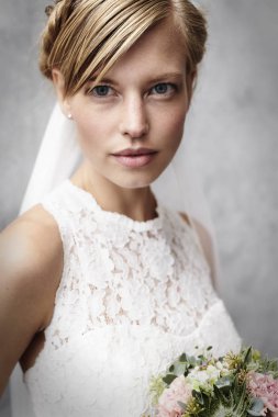 Çarpıcı sarı gelin