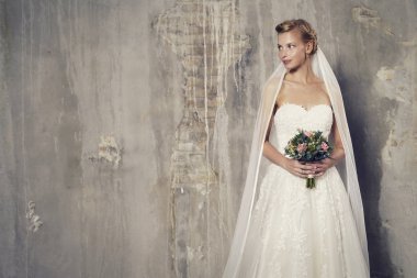 Çarpıcı sarı gelin