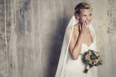 Muhteşem sarışın gelin