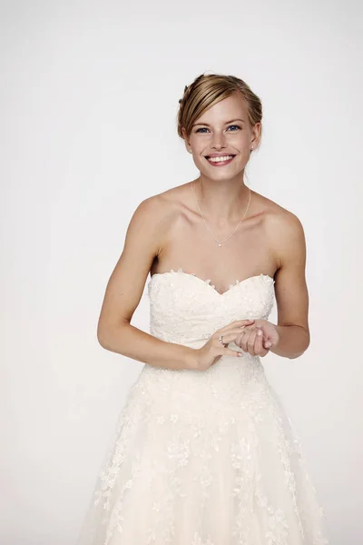 Splendida sposa in bianco — Foto Stock