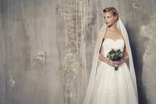 Çarpıcı sarı gelin