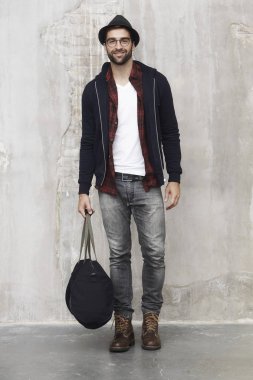 Çanta gülümseyen adam  