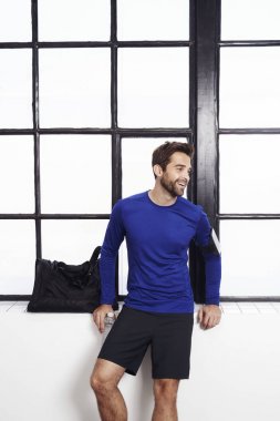 Atletik erkek gülümseyen 