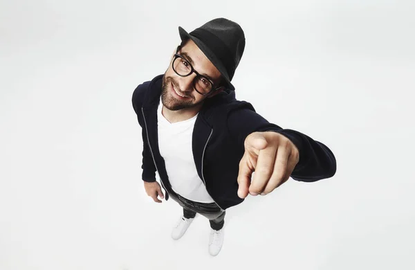 Hipster uomo in cappello che punta — Foto Stock