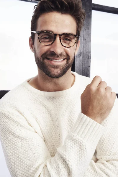Uomo felice in occhiali — Foto Stock