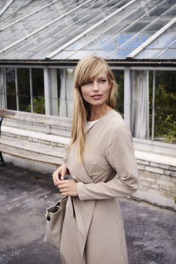 muhteşem sarışın kadın