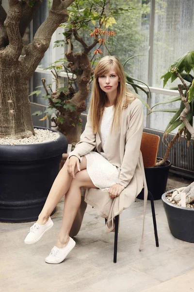 muhteşem sarışın kadın