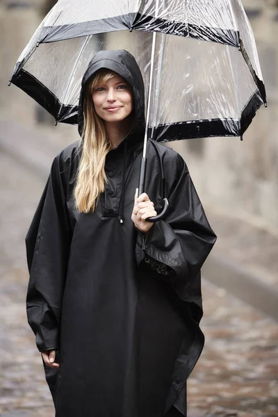 Mujer joven con paraguas —  Fotos de Stock