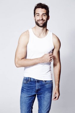 Mutlu adam beyaz yelek