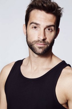 Kendine güvenen erkek yeleği