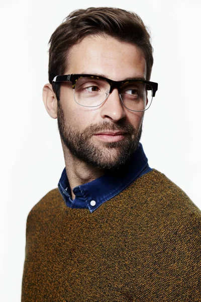Bello uomo barbuto con gli occhiali — Foto Stock