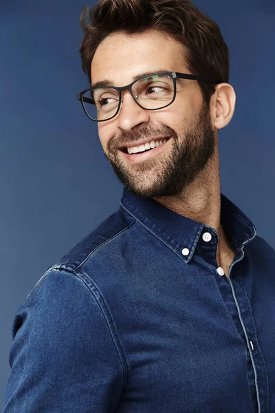 Man in blauw denim overhemd — Stockfoto