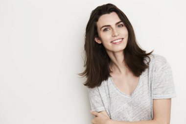 Kendine güvenen güzel kadın