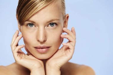 muhteşem sarışın kadın