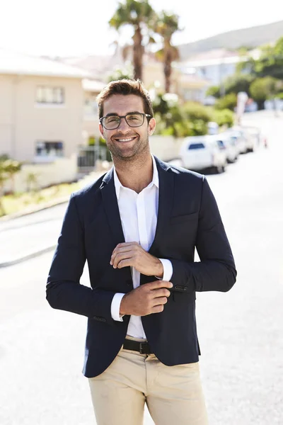 Sonriente en la calle — Foto de Stock