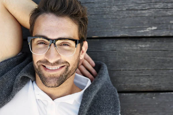 Sorridente ragazzo in occhiali da vista — Foto Stock