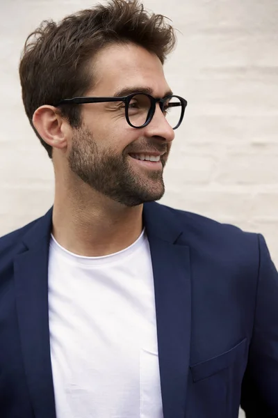 Sorrindo homem de terno jaqueta — Fotografia de Stock