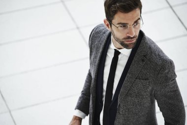 İşadamı ceket ve gözlük