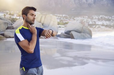 Yakışıklı adam nabız kontrol 