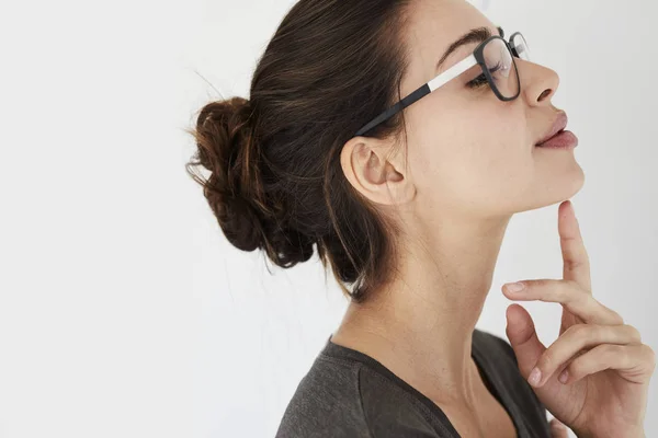 Ragazza riflessiva in occhiali — Foto Stock