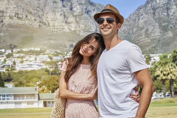 Casal feliz em férias — Fotografia de Stock