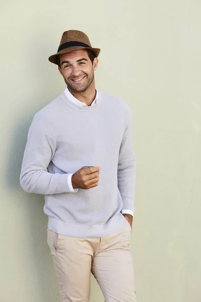 Handsome young man in hat — Stock Photo, Image