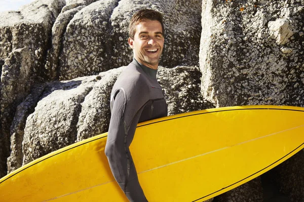 Stilig surfer i våtdräkt — Stockfoto