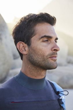 adam uzağa arıyorsunuz