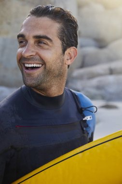  wetsuit plajda sörf dostum