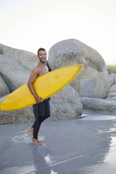  Yönetim Kurulu ile sörfçü adam