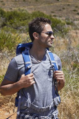 Tonları erkekte sırt çantası