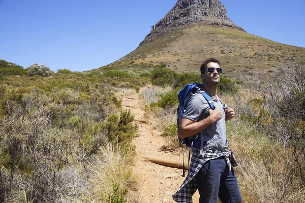 Adam dağ sitesinde hiking 