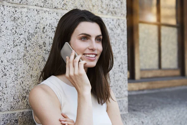 Jovencita sonriente — Foto de Stock