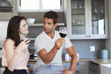 Mutlu çift eğleniyor.