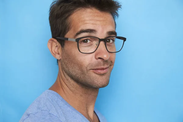 Yakışıklı adam gözlük — Stok fotoğraf