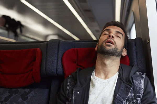 Passager endormi dans le train — Photo