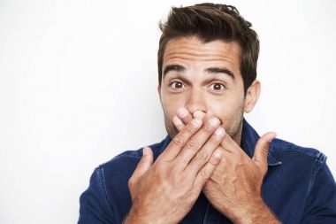 Adam kapsayan ağız