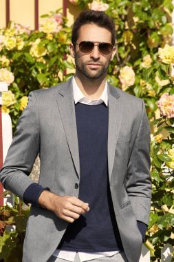 Gerçekten yakışıklı dostum