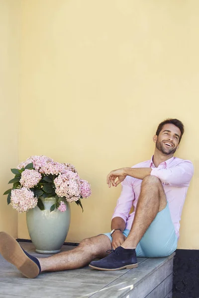 Laughing guy in pink shirt — Stock Photo, Image