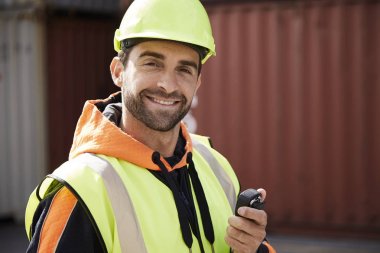 Tersanede çalışan adam 