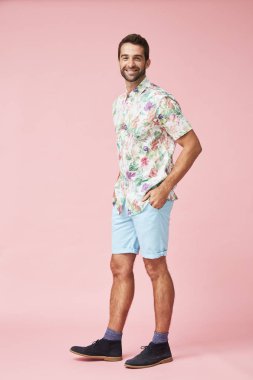 Çiçekli gömlek ahbap