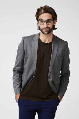 yakışıklı adam gözlük