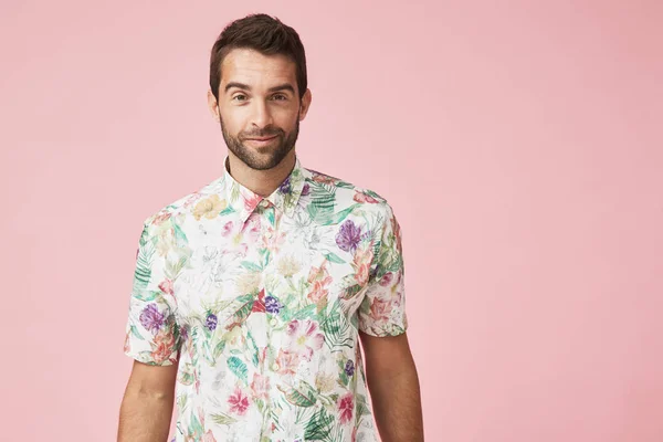 Handsome dude in floral shirt — Stock Photo, Image
