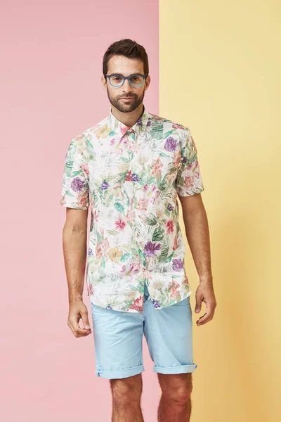 Happy guy in floral shirt — Stock Photo, Image